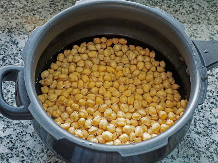 can you soak corn seeds before planting